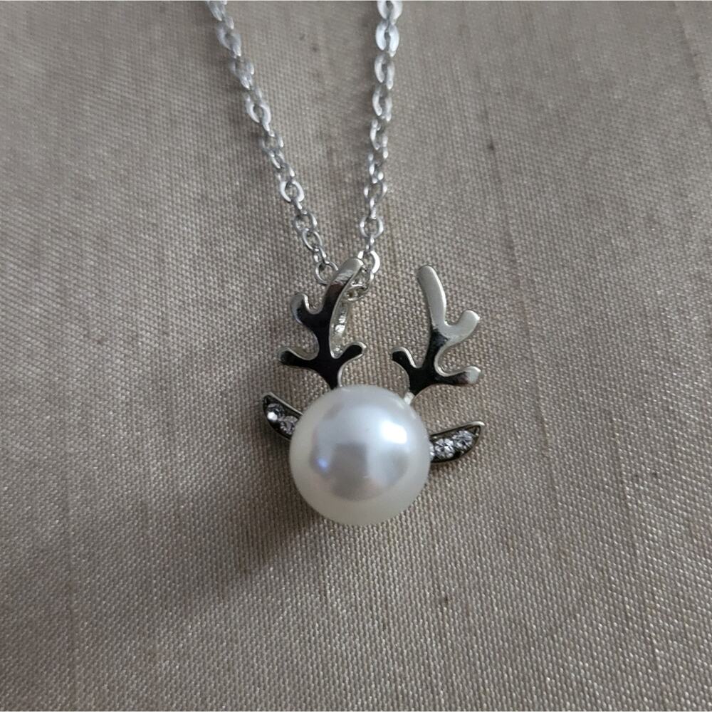 Faux pearl reindeer Christmas necklace with crystal ears